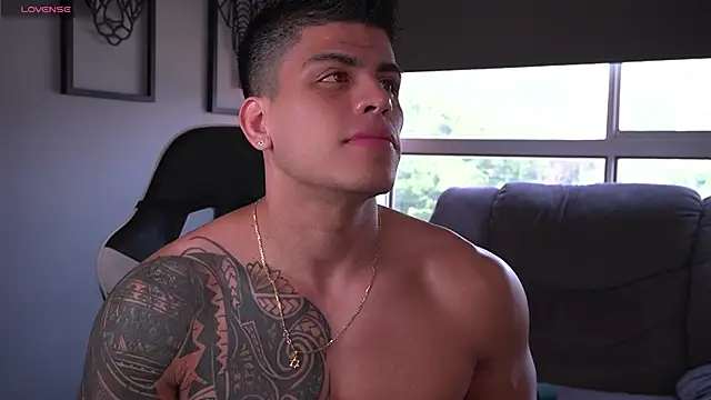 tyler muscle1 online show from September 21, 2025, 1:16 pm