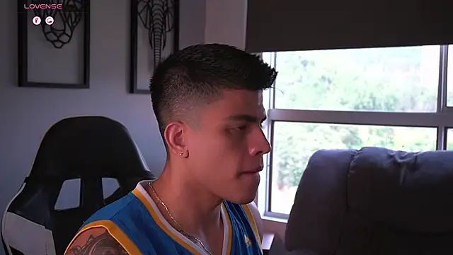 tyler muscle1 online show from September 20, 2025, 4:01 pm