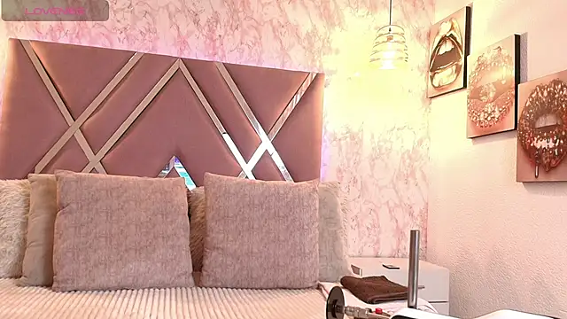 Aliice1  online show from September 12, 2025, 7:46 pm