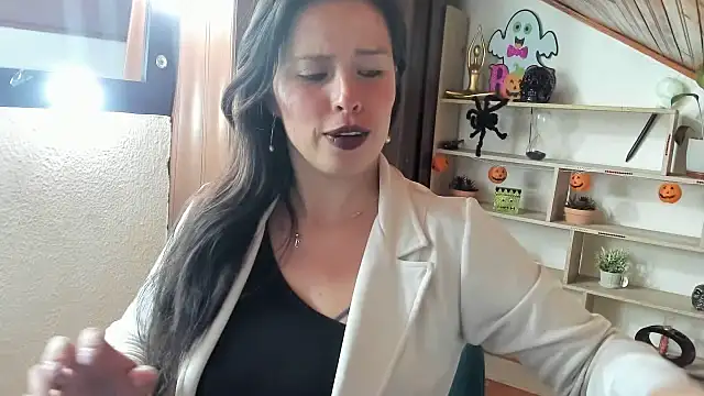 Snapshot of katherine_blair chatting on October 27, 2025, 1:12 pm katherine blair online show from October 27, 2025, 1:12 pm