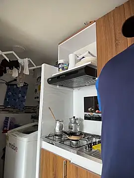 Snapshot of Manu0586 chatting on November 17, 2025, 4:00 pm Manu0586 online show from November 17, 2025, 4:00 pm