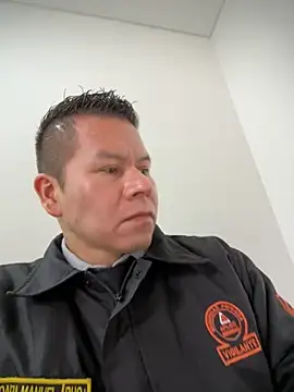 Snapshot of Manu0586 chatting on October 25, 2025, 11:42 am Manu0586 online show from October 25, 2025, 11:42 am