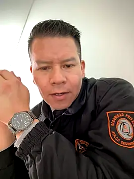 Snapshot of Manu0586 chatting on October 13, 2025, 12:40 pm Manu0586 online show from October 13, 2025, 12:40 pm