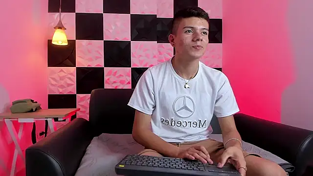 Snapshot of AndyFame1 chatting on September 29, 2025, 7:08 pm AndyFame1 online show from September 29, 2025, 7:08 pm