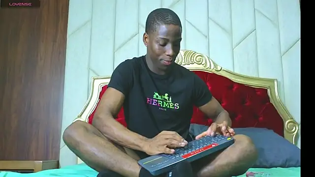 CharlesBrown  online show from October 30, 2025, 12:25 pm