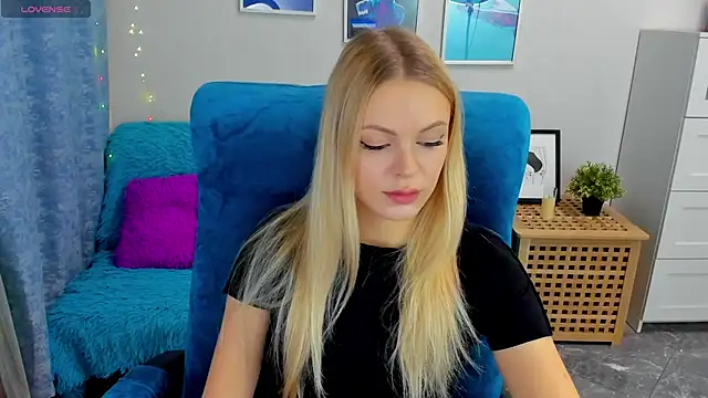 KatherineePierce online show from November 7, 2025, 5:50 pm