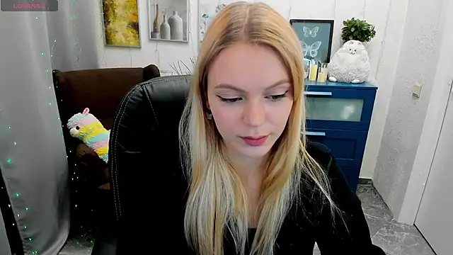 KatherineePierce online show from October 20, 2025, 5:35 pm