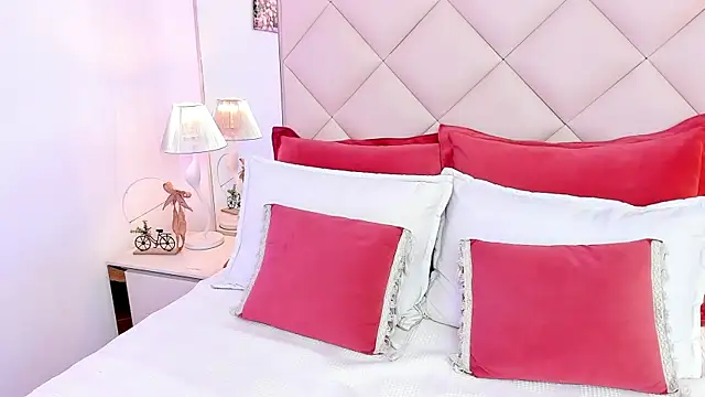 Snapshot of LilBoonew chatting on October 23, 2025, 12:04 pm LilBoonew online show from October 23, 2025, 12:04 pm