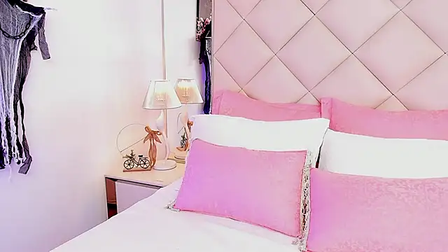 Snapshot of LilBoonew chatting on October 25, 2025, 12:28 pm LilBoonew online show from October 25, 2025, 12:28 pm