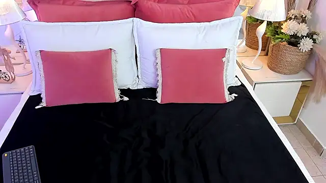 Snapshot of LilBoonew chatting on October 11, 2025, 12:28 pm LilBoonew online show from October 11, 2025, 12:28 pm