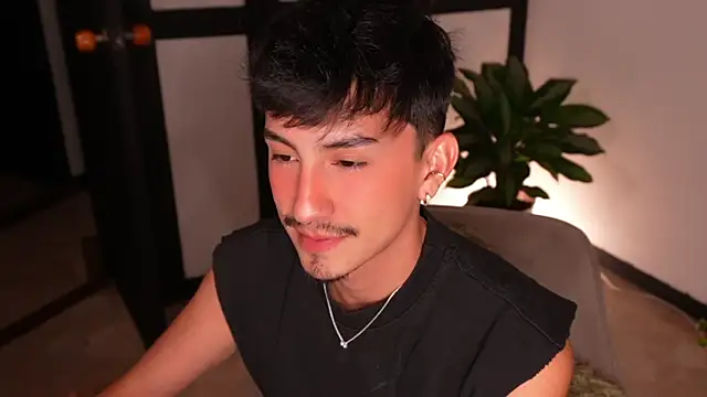sweettaaron01 online show from July 15, 2026, 12:39 am