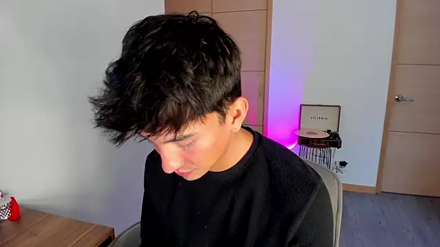 sweettaaron01 online show from October 2, 2025, 5:49 pm