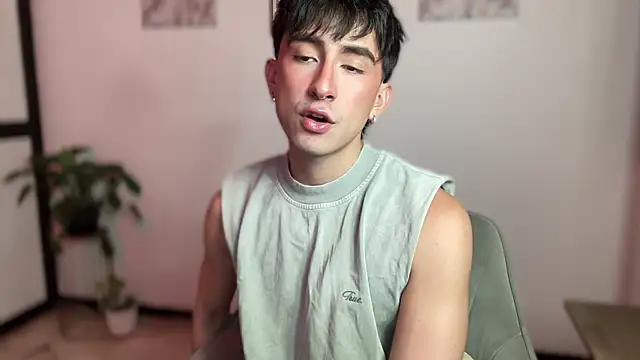 Snapshot of sweettaaron01 chatting on May 15, 2026, 11:25 pm sweettaaron01 online show from May 15, 2026, 11:25 pm