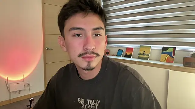 sweettaaron01 online show from November 20, 2025, 5:13 pm