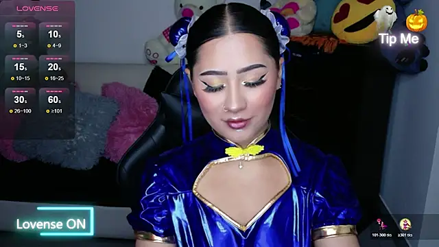 evelyn ch  online show from October 31, 2025, 11:29 am