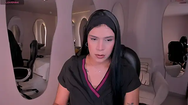 SarahYates online show from April 13, 2026, 5:11 am