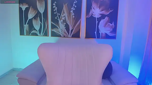 IsabellaMoreau online show from October 3, 2025, 7:48 pm