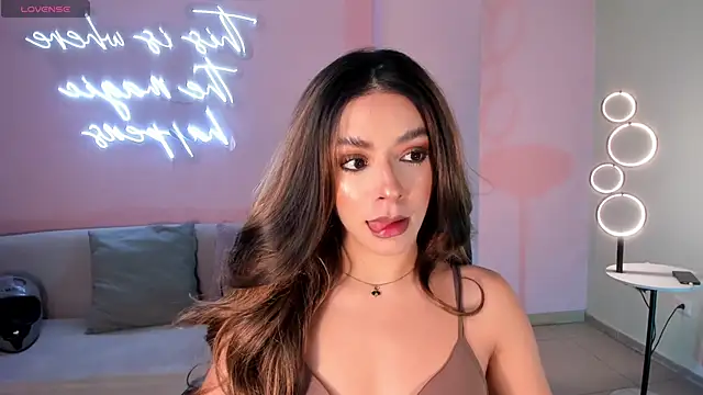 IsabellaMoreau online show from June 12, 2026, 7:22 pm