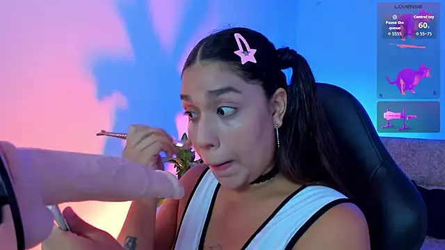 Snapshot of giselle_upp chatting on November 13, 2025, 3:54 am giselle upp online show from November 13, 2025, 3:54 am