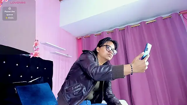 Azul Moon online show from November 11, 2025, 3:45 am