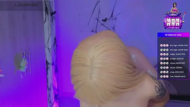 Moonlightt 21 online show from October 19, 2025, 8:22 pm