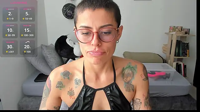 Snapshot of natt_op chatting on October 3, 2025, 8:32 pm natt op online show from October 3, 2025, 8:32 pm