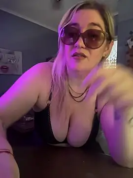 Snapshot of Granlady7 chatting on February 10, 2026, 6:51 pm Granlady7 online show from February 10, 2026, 6:51 pm