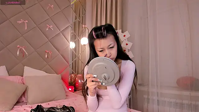 Nelly Kimm online show from March 3, 2026, 1:01 am