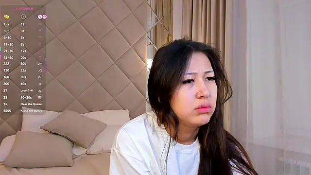 Nelly Kimm online show from November 9, 2025, 1:20 am