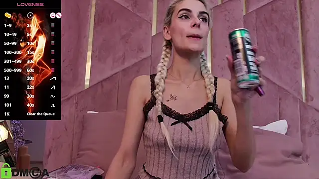 Snapshot of SelenaDaze chatting on December 3, 2025, 5:30 am SelenaDaze online show from December 3, 2025, 5:30 am