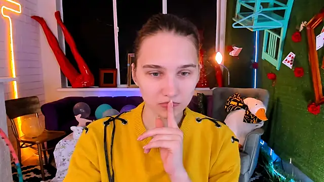 TessaMill online show from September 20, 2025, 5:12 am