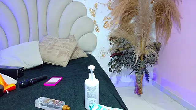 Snapshot of kiaratentation chatting on September 26, 2025, 7:54 pm kiaratentation online show from September 26, 2025, 7:54 pm