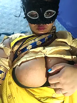 Dassing strip couple online show from September 24, 2025, 9:10 pm