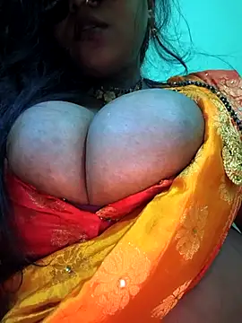 Dassing strip couple online show from November 26, 2025, 8:42 pm