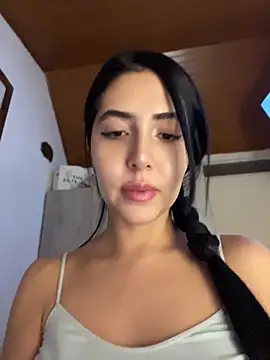 Snapshot of oh_nina chatting on May 13, 2026, 12:28 am oh nina online show from May 13, 2026, 12:28 am