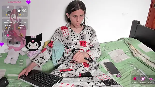 Snapshot of Petite-Goth chatting on May 13, 2026, 7:32 pm Petite-Goth online show from May 13, 2026, 7:32 pm