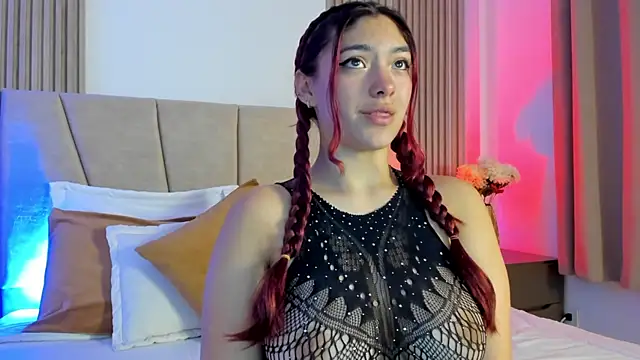 Victoria Beaumont online show from November 21, 2025, 11:53 am