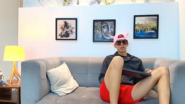 Snapshot of TWINKS_FRIENDS chatting on June 2, 2026, 1:22 pm TWINKS FRIENDS online show from June 2, 2026, 1:22 pm