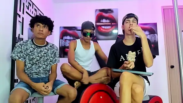 TWINKS FRIENDS online show from October 28, 2025, 7:29 am