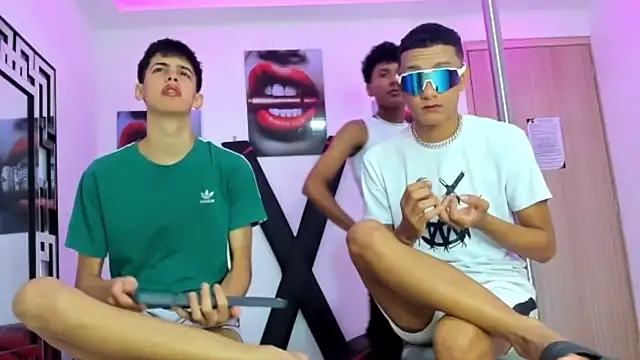 TWINKS FRIENDS online show from October 31, 2025, 7:27 am