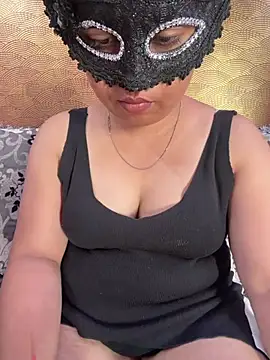 Iampriyaaa15 online show from July 18, 2026, 8:12 am