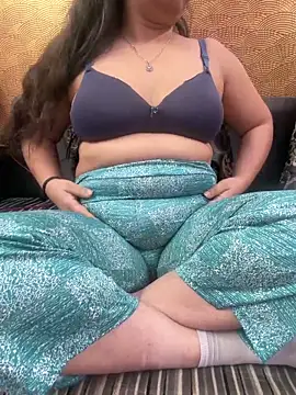 Iampriyaaa15 online show from February 12, 2026, 8:36 am