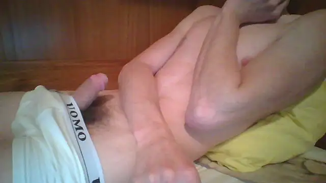 Snapshot of Hotboy096 chatting on January 11, 2026, 10:44 am Hotboy096 online show from January 11, 2026, 10:44 am