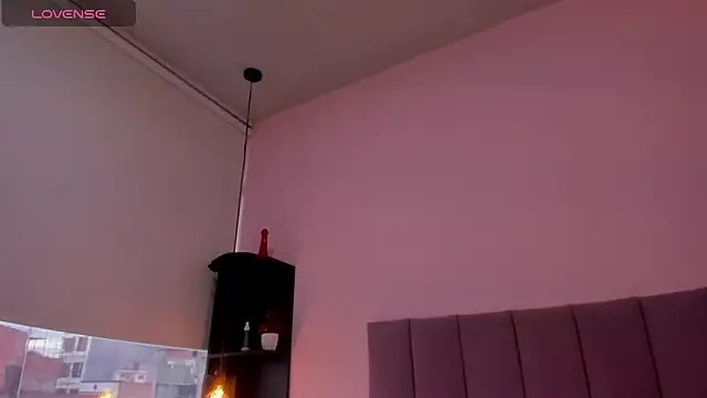 violet myerrs online show from October 8, 2025, 12:39 pm