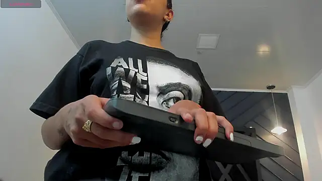 zoe martins  online show from September 8, 2025, 5:12 pm