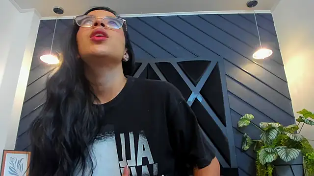 zoe martins  online show from October 1, 2025, 5:28 pm