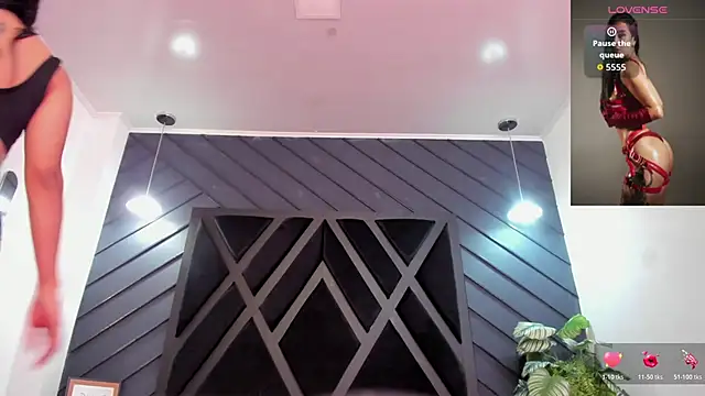 zoe martins  online show from November 27, 2025, 5:46 pm