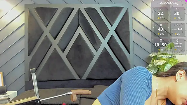 zoe martins  online show from September 13, 2025, 5:24 pm