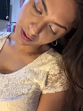 chicachocolate01 online show from September 28, 2025, 2:07 am