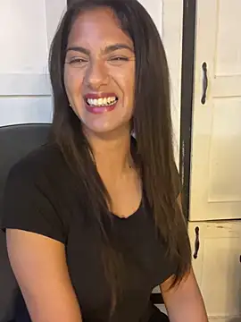 chicachocolate01 online show from September 30, 2025, 3:56 am